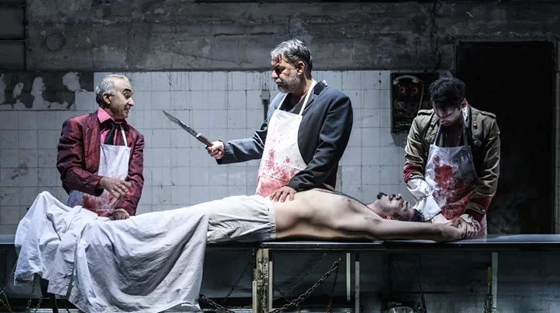 Οι έμποροι της Βενετίας: Τι ακριβώς συμβαίνει με τη νέα παράσταση του Βασίλη Μπισμπίκη