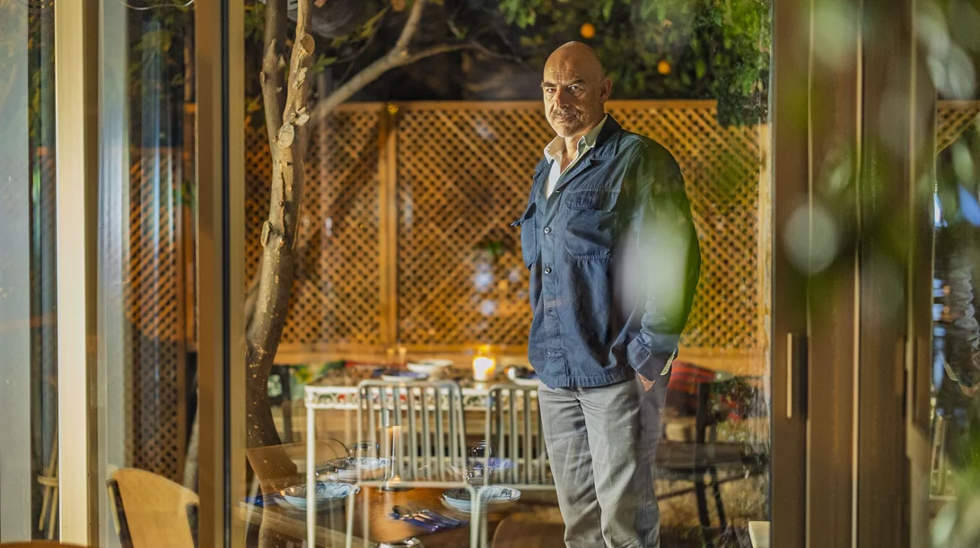 Ο Κωνσταντίνος Ζουγανέλης παραμένει ανατρεπτικά δημιουργικός