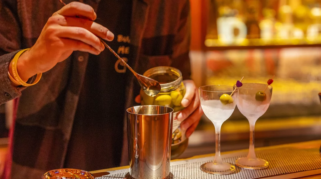 'Maggie Cassidy': Το νέο μπαρ της Πανόρμου έχει κάτι από '7 Jokers'