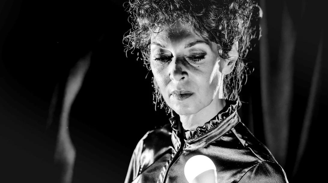 Η Δήμητρα Παπαδήμα μάς αποκαλύπτει "Το πορτραίτο" της Πηνελόπης Δέλτα