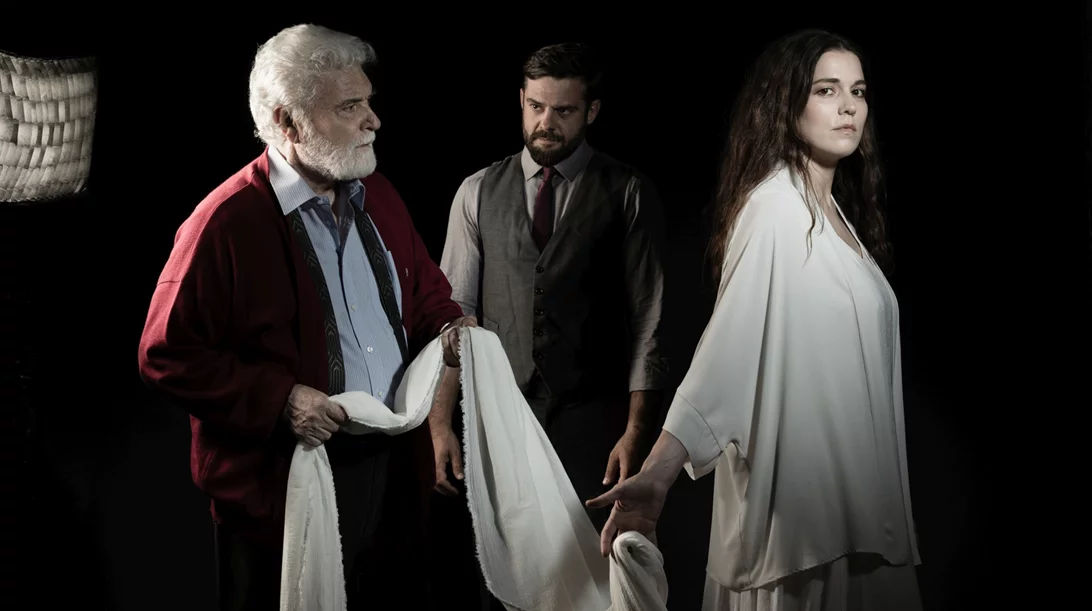 "Τα τελευταία φεγγάρια": Το έργο-ύμνος στη ζωή και τη νιότη έρχεται τη νέα σεζόν στο Θέατρο Coronet