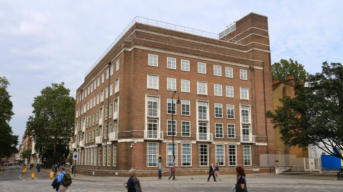 Η πιο παράξενη βιβλιοθήκη του κόσμου ανοίγει στο Λονδίνο