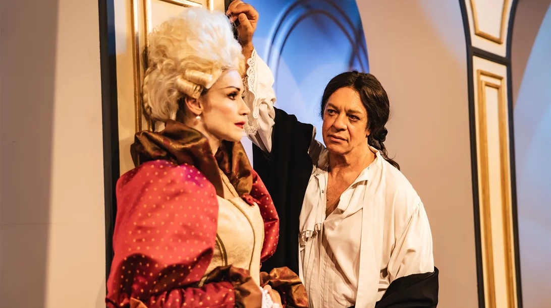 Μπορεί το μπαρόκ να γίνει σύγχρονο; Ο Πάρις Μέξης απαντά με τον Ταρτούφο