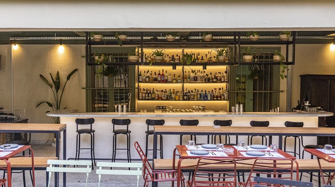 "34 Athens": Ένα νέο bar restaurant κρύβεται στην Καρύτση