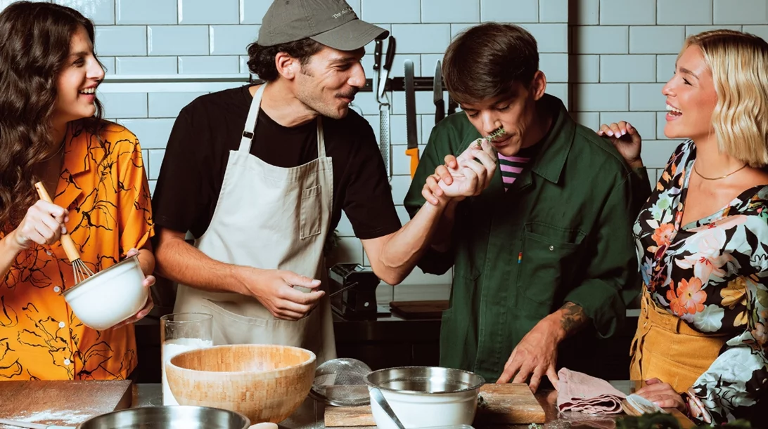 Η MasterCard στρώνει τραπέζι στο Around the table