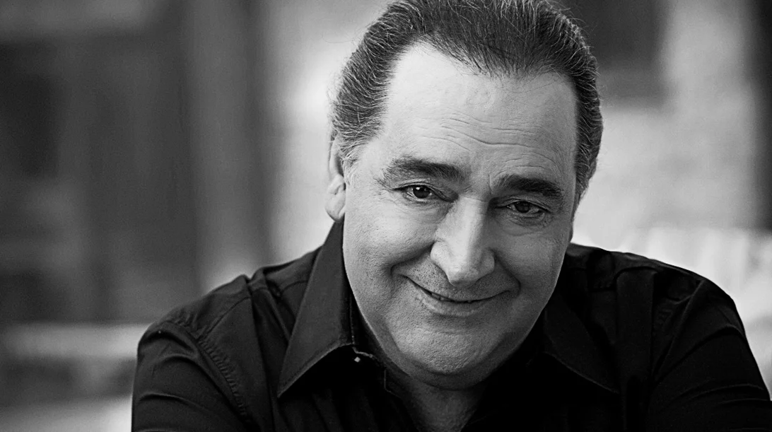 Πέντε πράγματα που μάλλον δεν γνώριζες για τον Βασίλη Καρρά