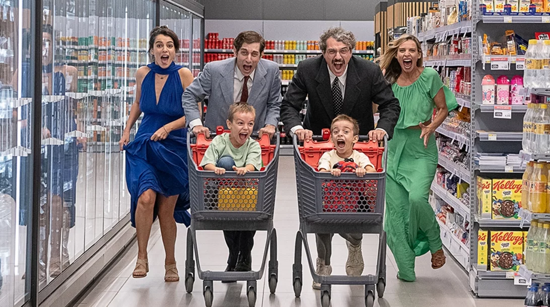 "Ο Θεός της Σφαγής": Νέες φωτογραφίες από την παράσταση που έρχεται στο θέατρο Πορεία