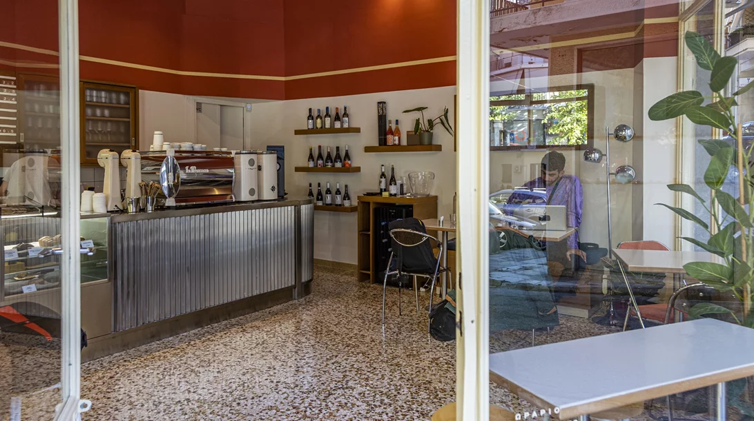 Πού τρώει και πίνει η Κυψέλη;