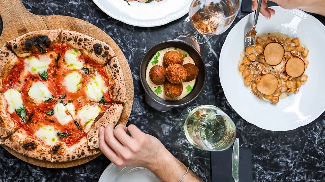 Στη μικρή Ιταλία του Παγκρατίου θα φας τοπ πίτσα και φίνο τιραμισού