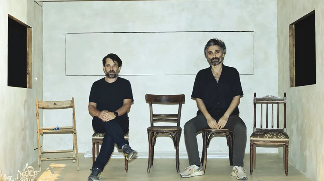 Πέντε Ρομά και δύο μπαλαμοί μιλούν για τη δική τους "Romaland"