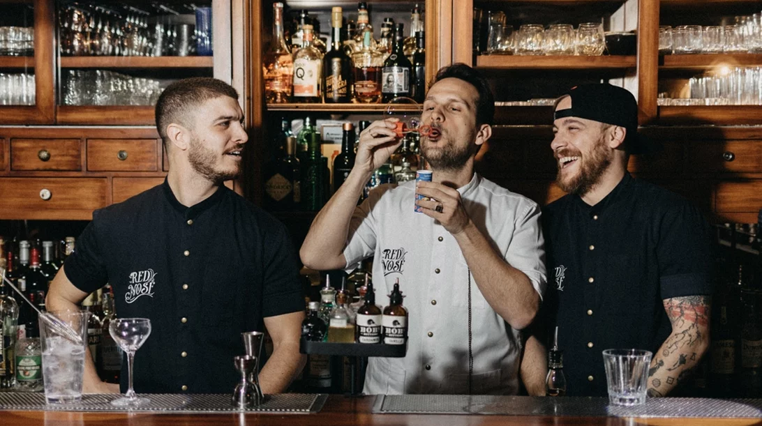 Πώς το μπαρ Red Nose από τον Βόλο φιγουράρει ανάμεσα στα καλύτερα του κόσμου