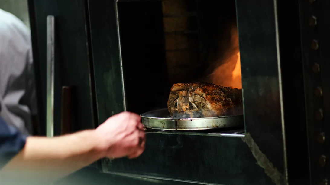 Το Sunday Roast σερβίρεται ξανά στο Vezené