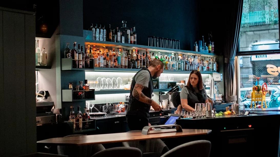 Ένα βράδυ στο 'Sips', το καλύτερο μπαρ του κόσμου