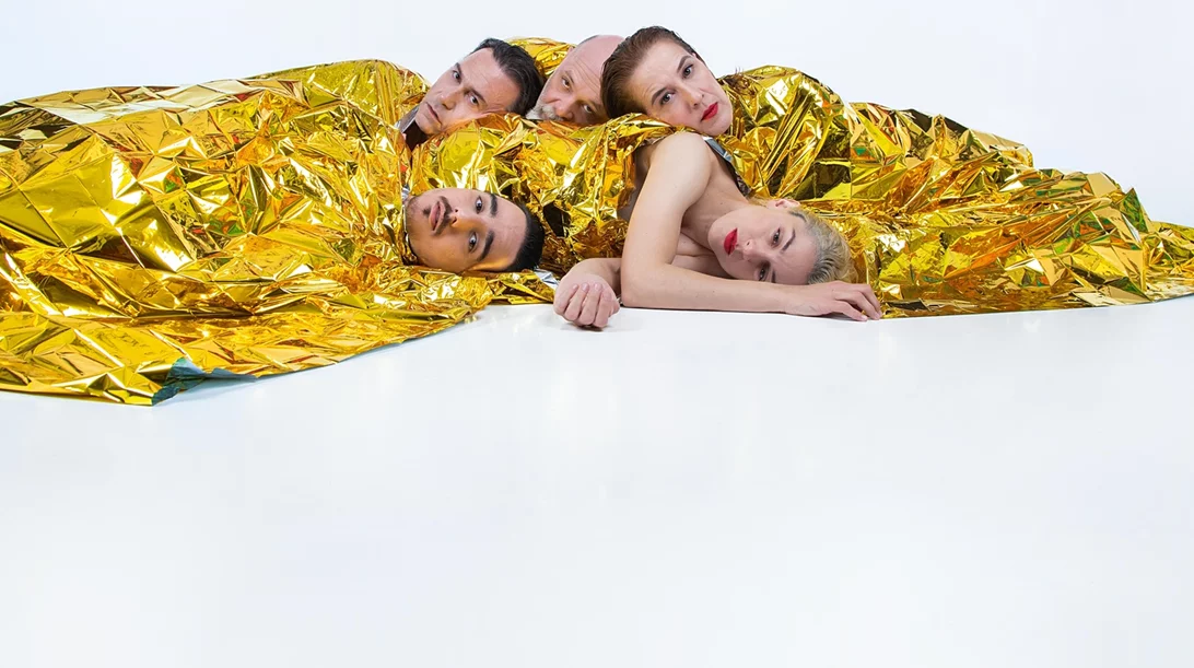 "Ο χρυσός δράκος": Ένα καταιγιστικό έργο με κοινωνικό προβληματισμό στο Σύγχρονο Θέατρο