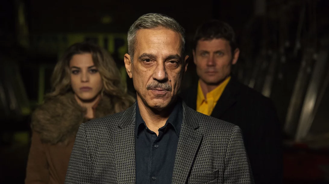 "Ο κανίβαλος που έφαγε έναν Ρουμάνο": Μια αλληγορία για την ανθρωποφαγία της ευτυχίας στον Μικρό Κεραμεικό