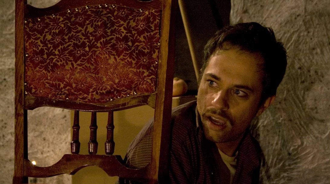 Τελευταίες παραστάσεις για τη "Βρωμιά" στο θέατρο Πλύφα