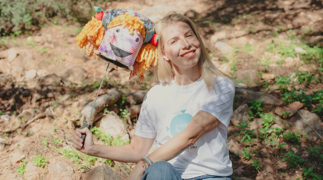 Η Χρύσα Διαμαντοπούλου της ομάδας Μικρός Νότος θυμάται τον μπαμπά της να της διαβάζει την "Ντενεκεδούπολη"