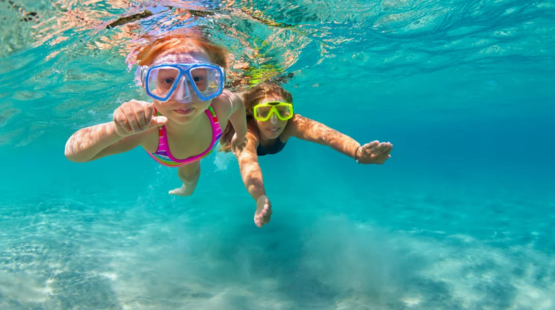 Πώς μπορούμε να προστατεύσουμε τα παιδιά στη θάλασσα;