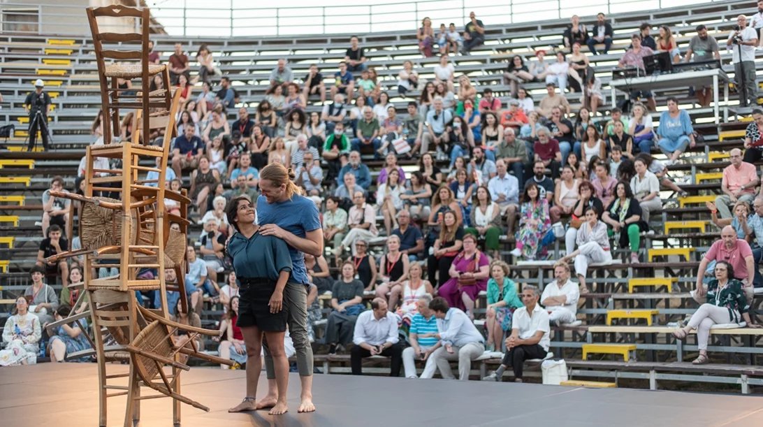"Ακροβατώντας στην Ελευσίνα": Σύγχρονος χορός, τσίρκο και μουσική συναντώνται