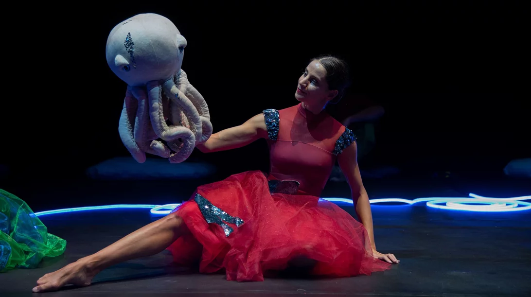 "Underwater": Θεατρικό ταξίδι για βρέφη "κάτω από το νερό" στη Λυρική