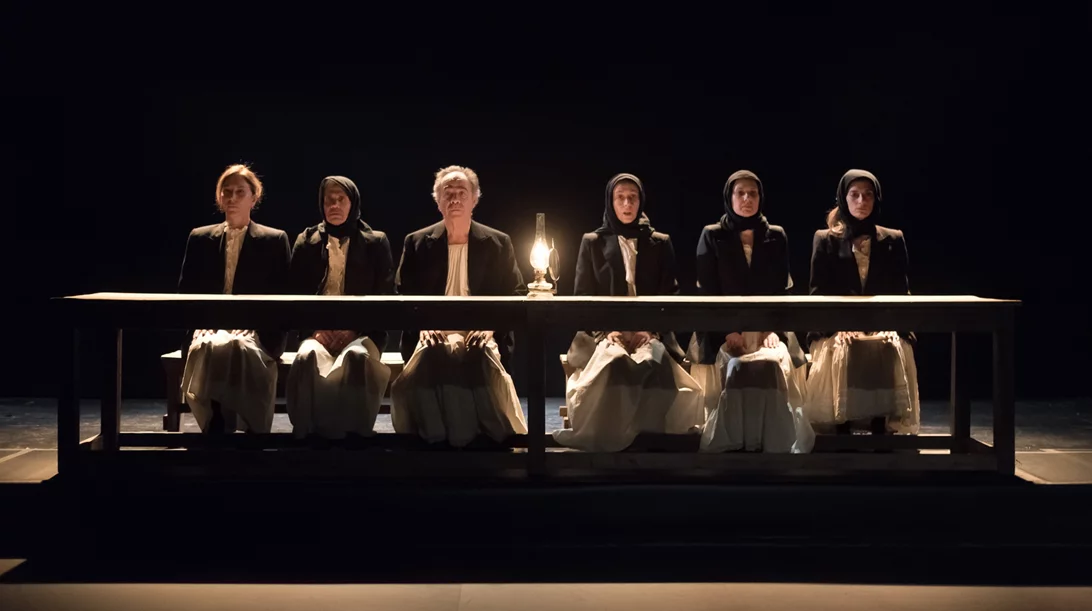 "Το σπίτι της Μπερνάρντα Άλμπα": Νέες φωτογραφίες από την παράσταση της Μαρίας Πρωτόπαππα