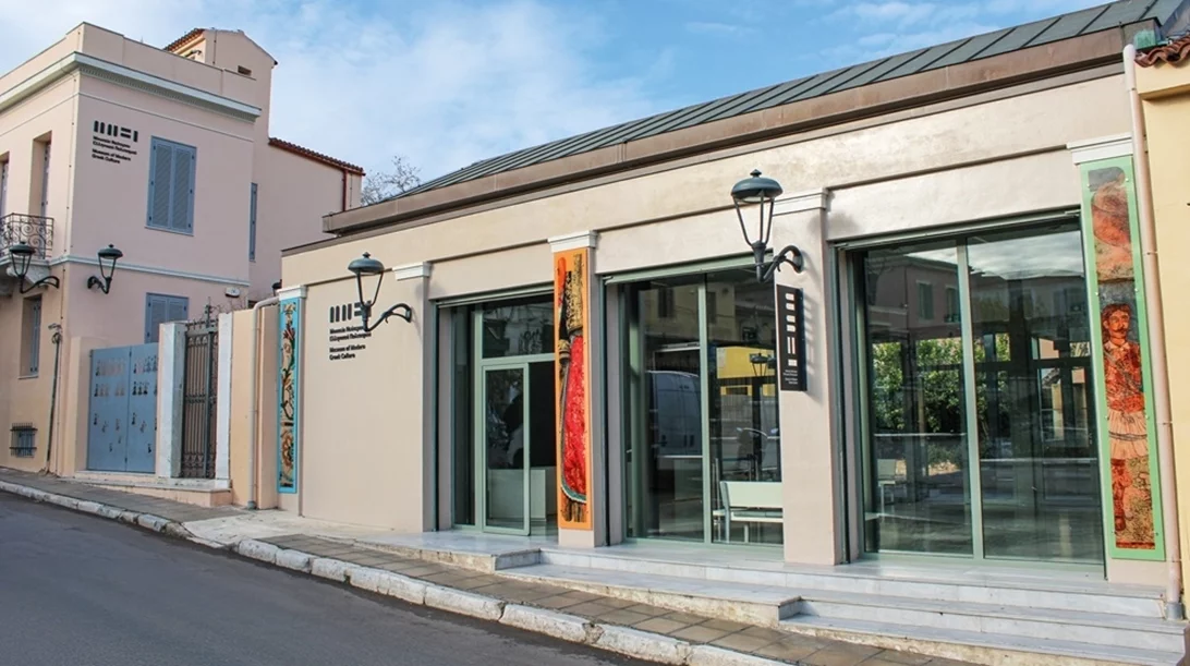 Θέατρο σκιών στην αυλή του Μουσείου Νεότερου Ελληνικού Πολιτισμού