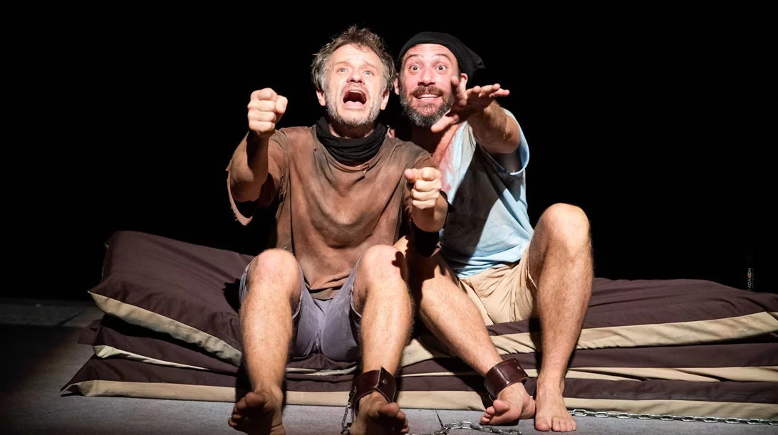 "Κάποιος να με προσέχει": Αντίνοος Αλμπάνης, Δημήτρης Μάριζας, Πήτερ Ραντλ στις πρώτες φωτογραφίες της παράστασης