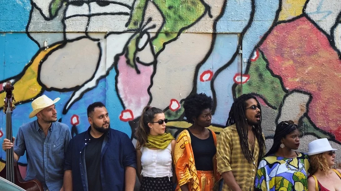 "Τίνος είσαι εσύ;": Η πολυπολιτισμικότητα της σύγχρονης Αθήνας συναντά μαρτυρίες προσφύγων του 1922