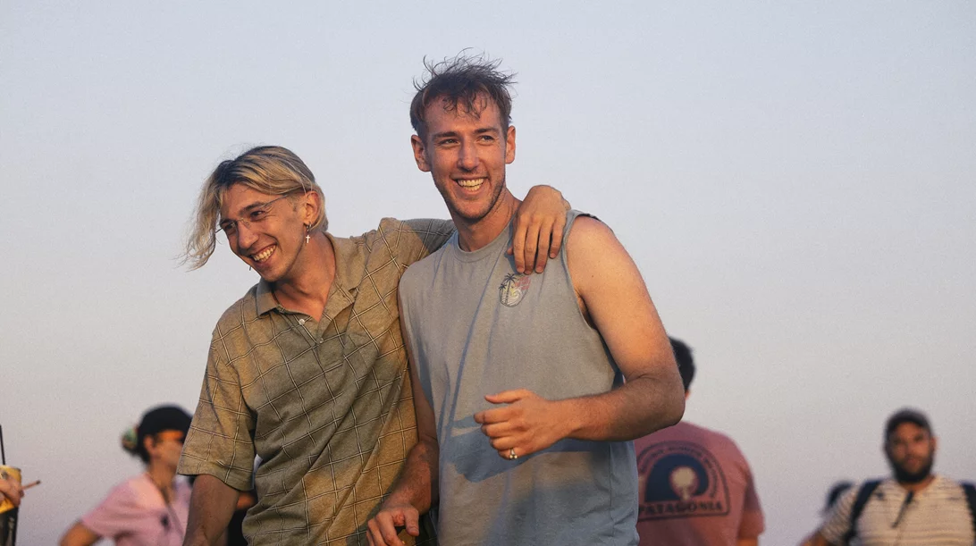 Ο Βασίλης Κεκάτος και οι Άγριες Μέρες του: "Έγινα σκηνοθέτης επειδή δεν μπορώ να είμαι ποιητής"