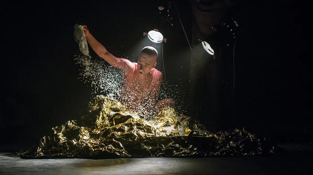 "Τιτάνες": Έξτρα παράσταση και νέο trailer για την παράσταση του Ευριπίδη Λασκαρίδη