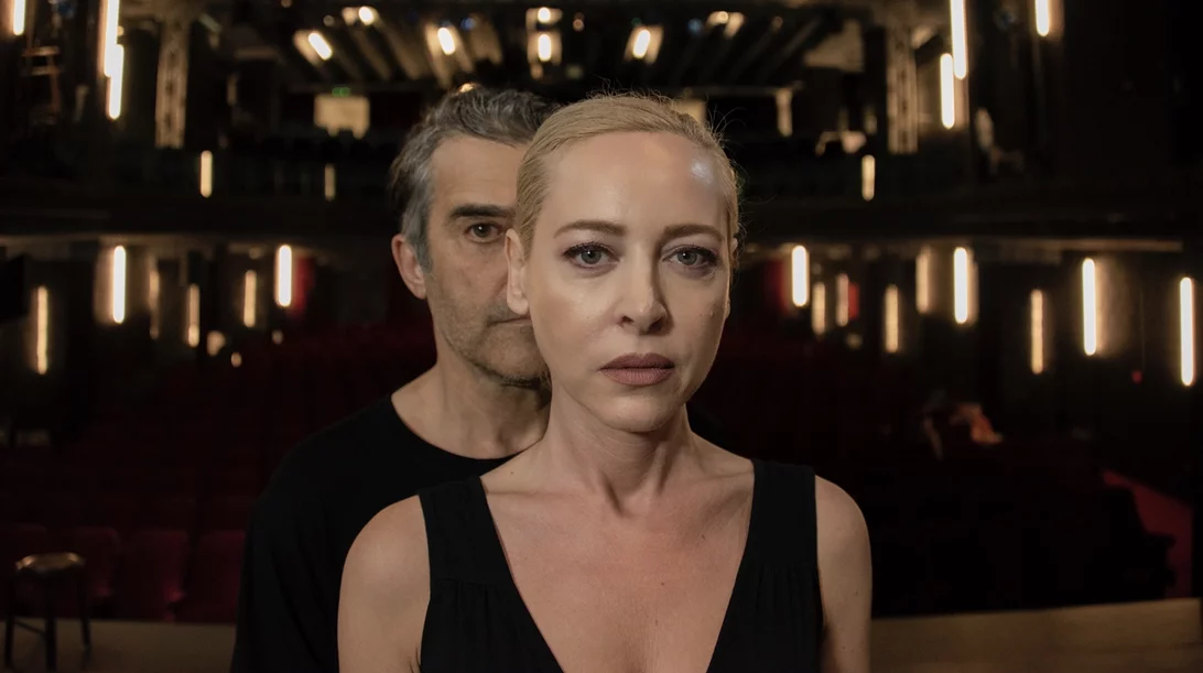 Ποιοι είναι οι "Αλιγάτορες" με τους Γεράσιμο Γεννατά και Φαίη Ξυλά που σε βάζουν σε ρόλο δικαστή  στο θέατρο Γκλόρια;