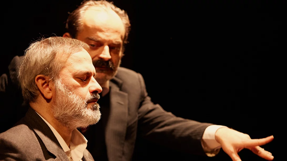 "Όταν έκλαψε ο Νίτσε": η sold out παράσταση μετακομίζει στο Θέατρο Πορεία