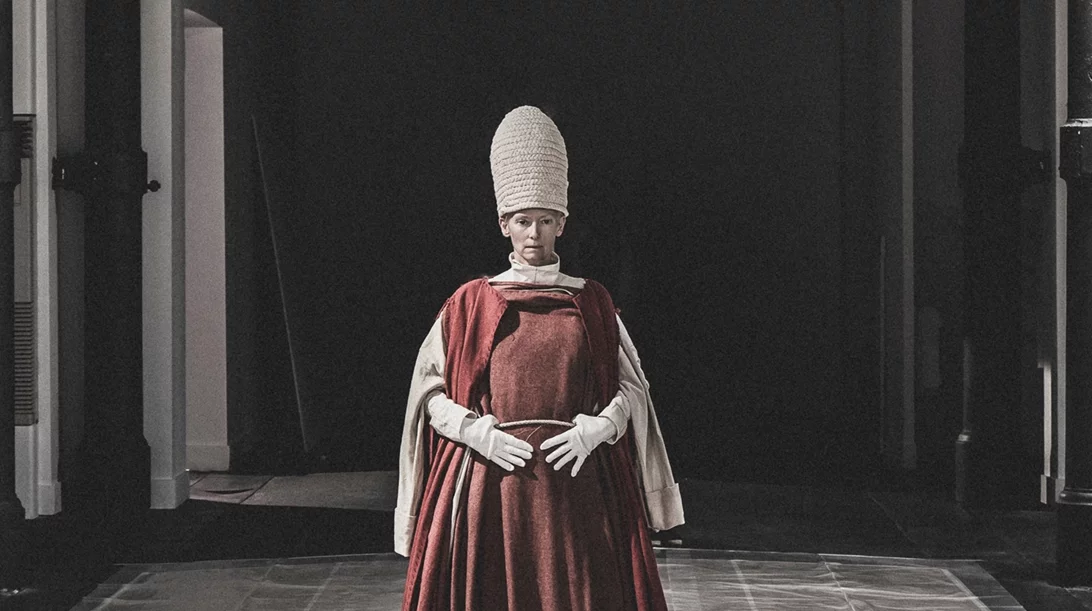 Η Τίλντα Σουίντον και ο Ολιβιέ Σαγιάρ μεταξύ παρουσίας και απουσίας