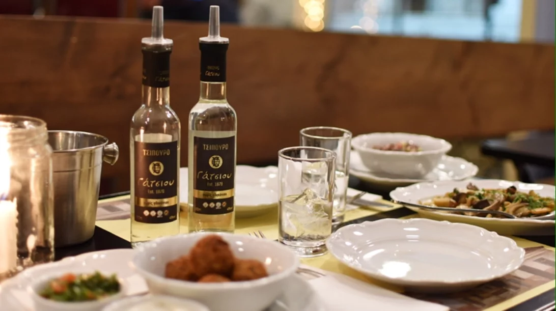 Ο Φεβρουάριος στο "Thomas 1971 Tavern" είναι μια ωδή στο τσίπουρο