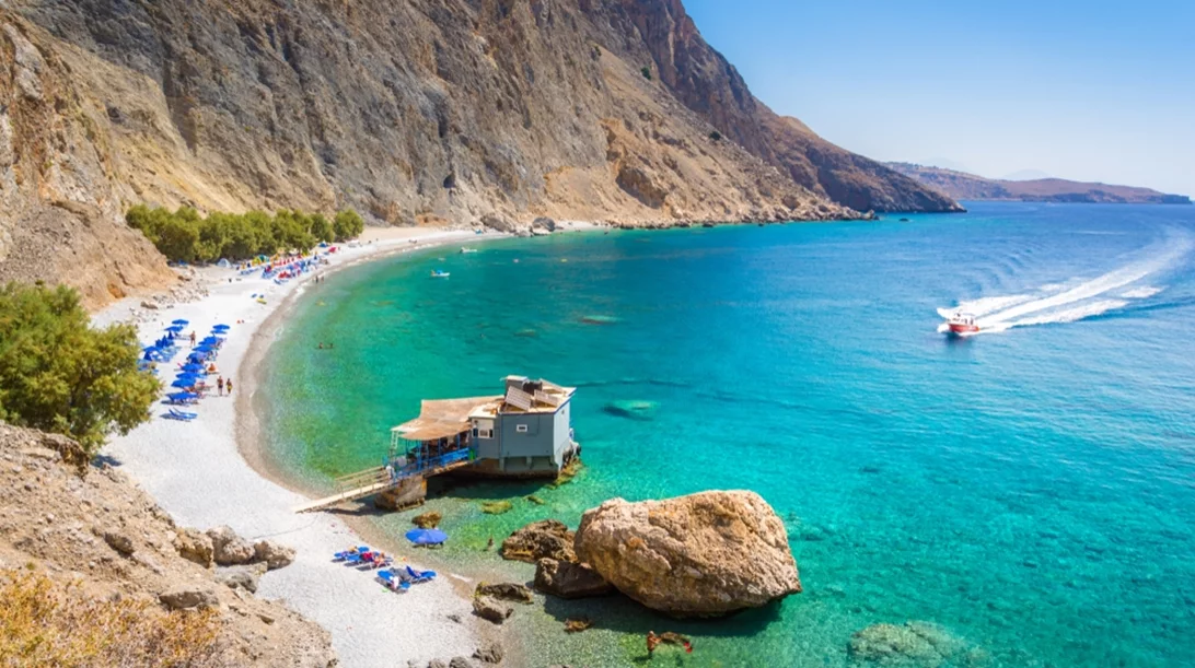 Ποιος πάει πού, πόσο μένει και πόσα ξοδεύει ο τουρίστας;