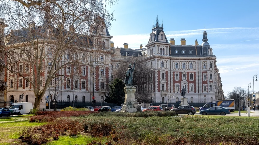 Βουδαπέστη: Το "βουλεβάρτο" της Andrassy αφηγείται τις δόξες της πόλης σε μια βόλτα