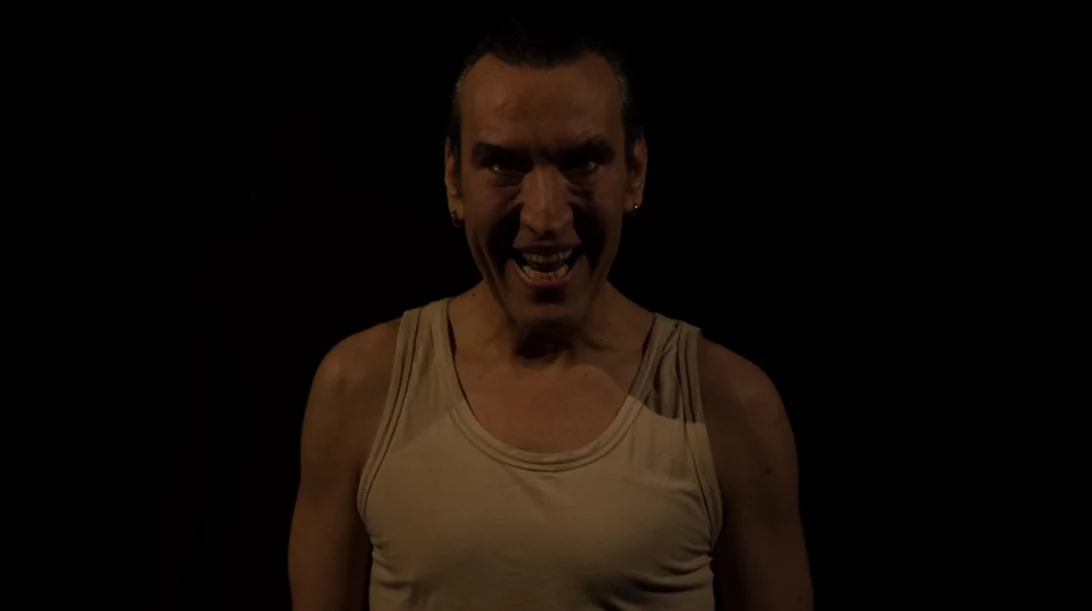 "Διψάω": Ο σκοτεινός μονόλογος  της Αναστασίας Κουρή επιστρέφει στη σκηνή