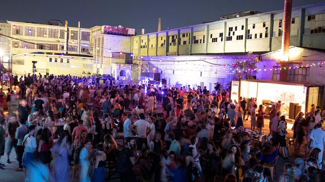 Πρεμιέρα για το Φεστιβάλ Αθηνών Επιδαύρου 2024 στην Πειραιώς 260 με θέατρο, χορό και live στην πλατεία