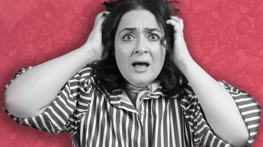 Η Ελένη Ουζουνίδου "Σίρλεϊ" στο Θέατρο του Νέου Κόσμου