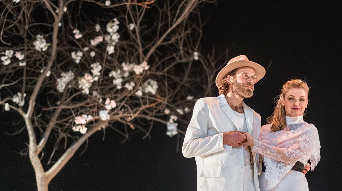 "Πλατόνωφ": Δείτε φωτογραφίες από την πρεμιέρα στο Δημοτικό Θέατρο Πειραιά