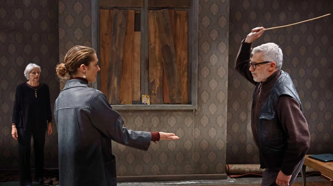 "Η ράβδος"- Τελευταίες παραστάσεις στο Οδού Κυκλάδων