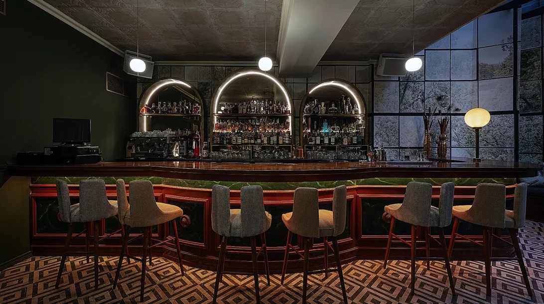 Στο Κολωνάκι, για το remake του '42 Bar'