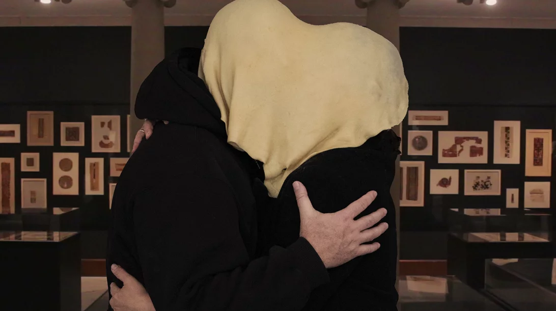 Την "Αρχαιολογία μια σχέσης" εξερευνά ο Πάρις Ερωτοκρίτου στον Κινητήρα