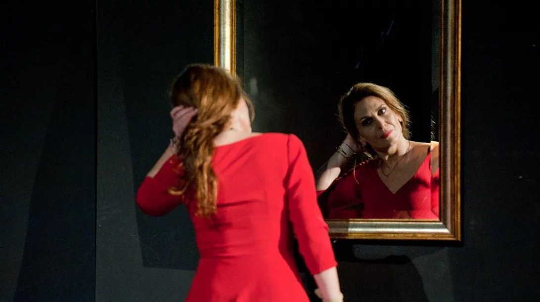 Η Κατερίνα Διδασκάλου ανάμεσα στην "Κλυταιμνήστρα" και την "Πόρνη από πάνω"