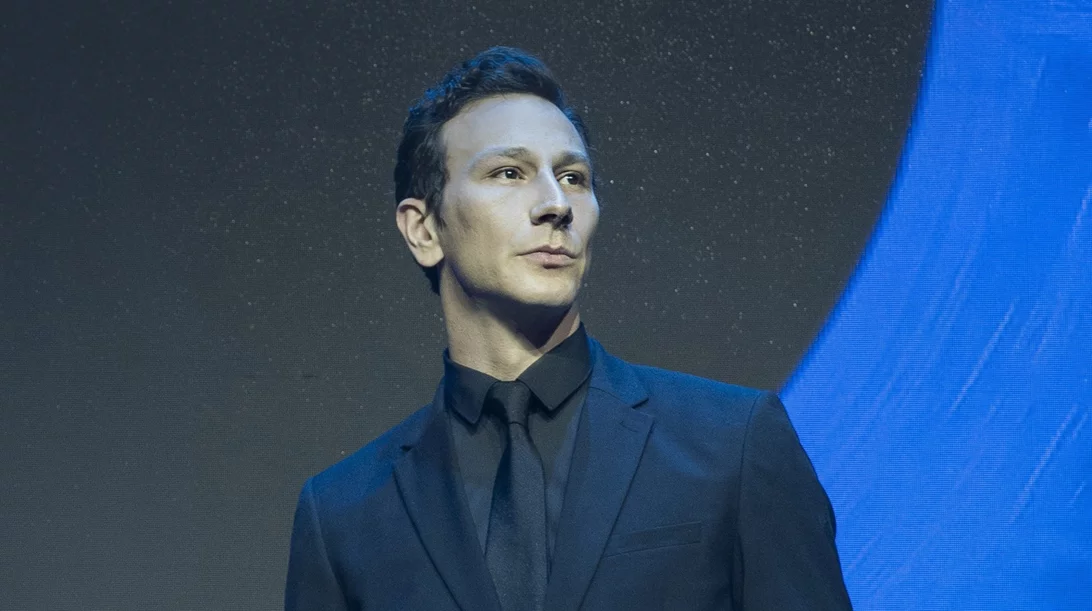 Μιχάλης Σαράντης: "Η απάντηση σε αυτήν την αντιρομαντική και σκληρή εποχή είναι η ποίηση"