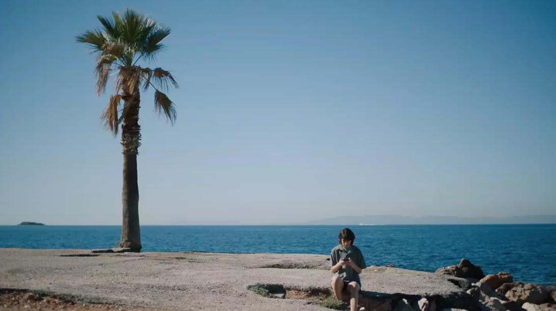 Ο σκηνοθέτης Ορφέας Περετζής μιλά για τη δική του αθηναϊκή "Riviera"