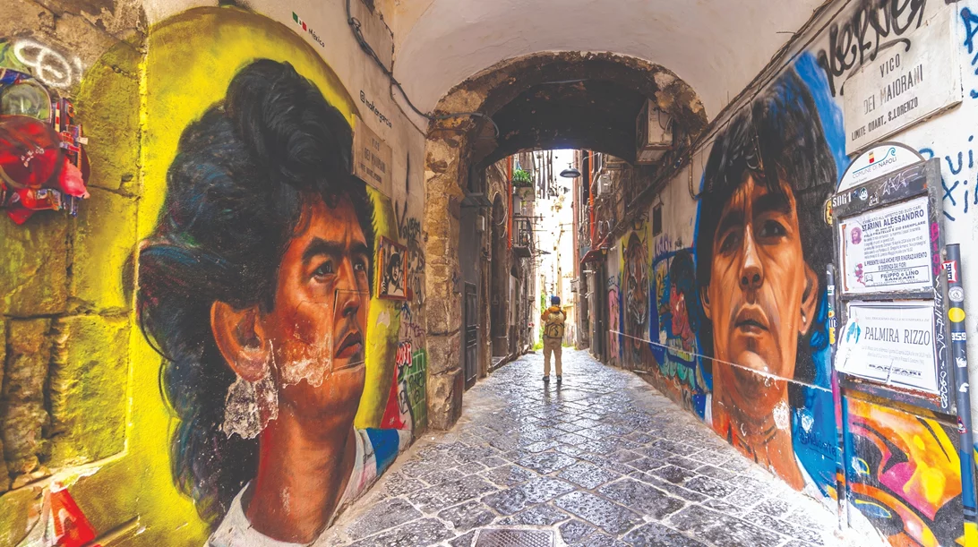 Νάπολη: Στη σκιά του Ντιέγκο και άλλες ιστορίες