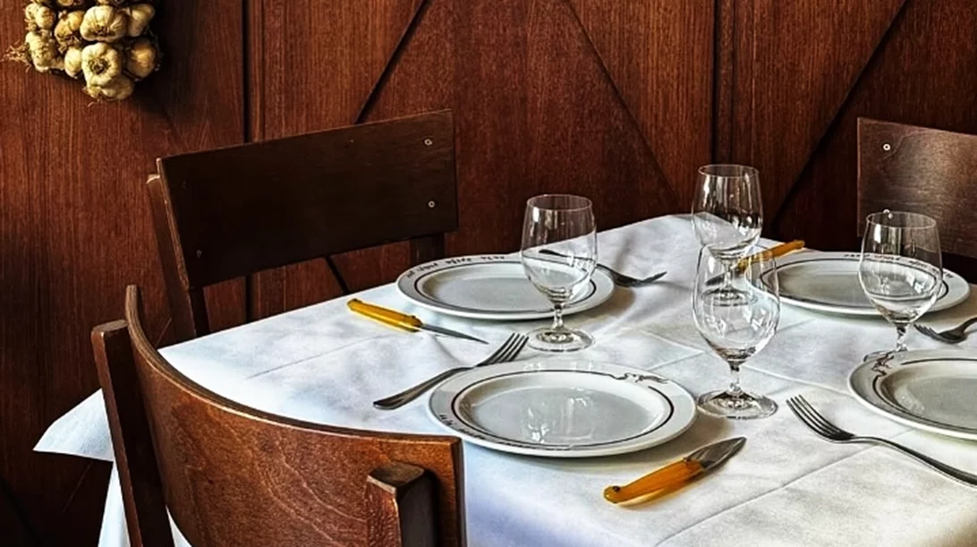 Εκεί τρώνε όλοι: Η πιο hot foodie πιάτσα της Αθήνας αυτή τη στιγμή