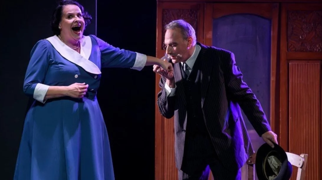 Τρίτο Στεφάνι: Η ατμόσφαιρα της παράστασης μέσα από νέες φωτογραφίες