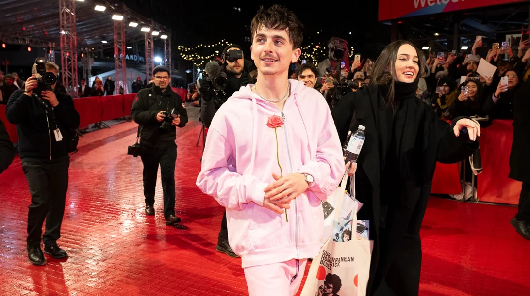 Για την ώρα, μόνο το κόκκινο χαλί "μιλά" στο 75ο Φεστιβάλ Βερολίνου